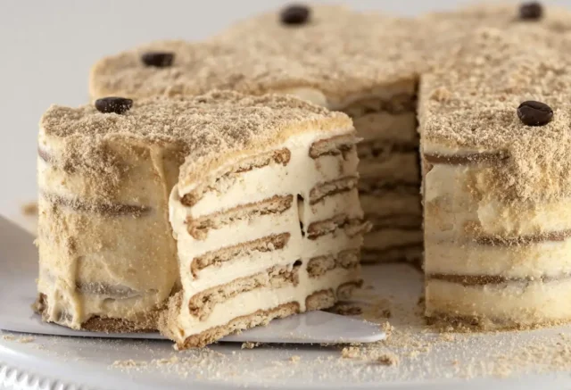 Bolo de Bolacha com Creme de Café