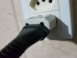 Tomada 20 amperes com adaptador para tomada 10 amperes 