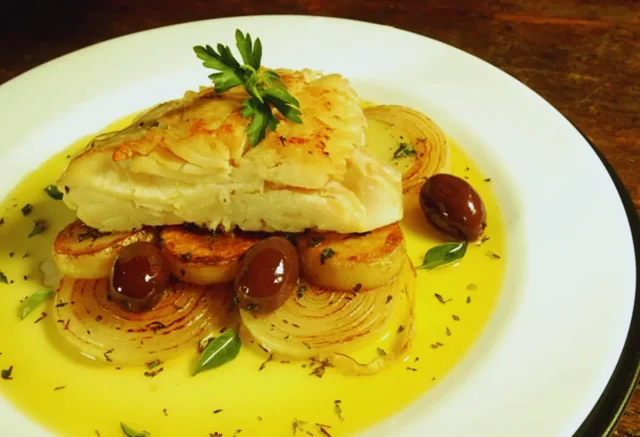 Bacalhau Assado no Forno Com Azeite: Uma Receita Tradicional de Sabor Inigualável