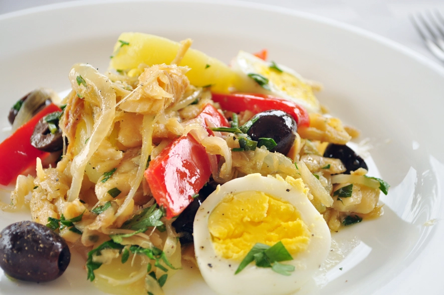 Bacalhau à Gomes de Sá (Porto): Uma Sinfonia de Sabores da Culinária Portuguesa