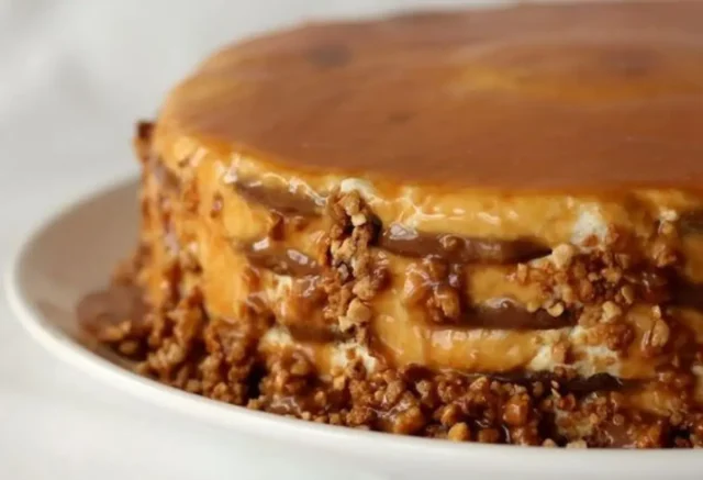 Bolo de Bolacha com Doce de Leite