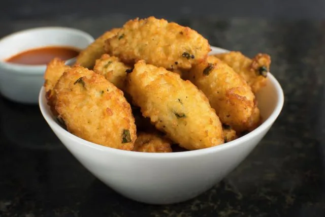 Bolinho de arroz recheado com queijo- na Air Fryer: