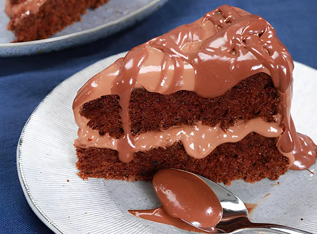 Bolo De Chocolate Cremoso | Cozinha Tradicional