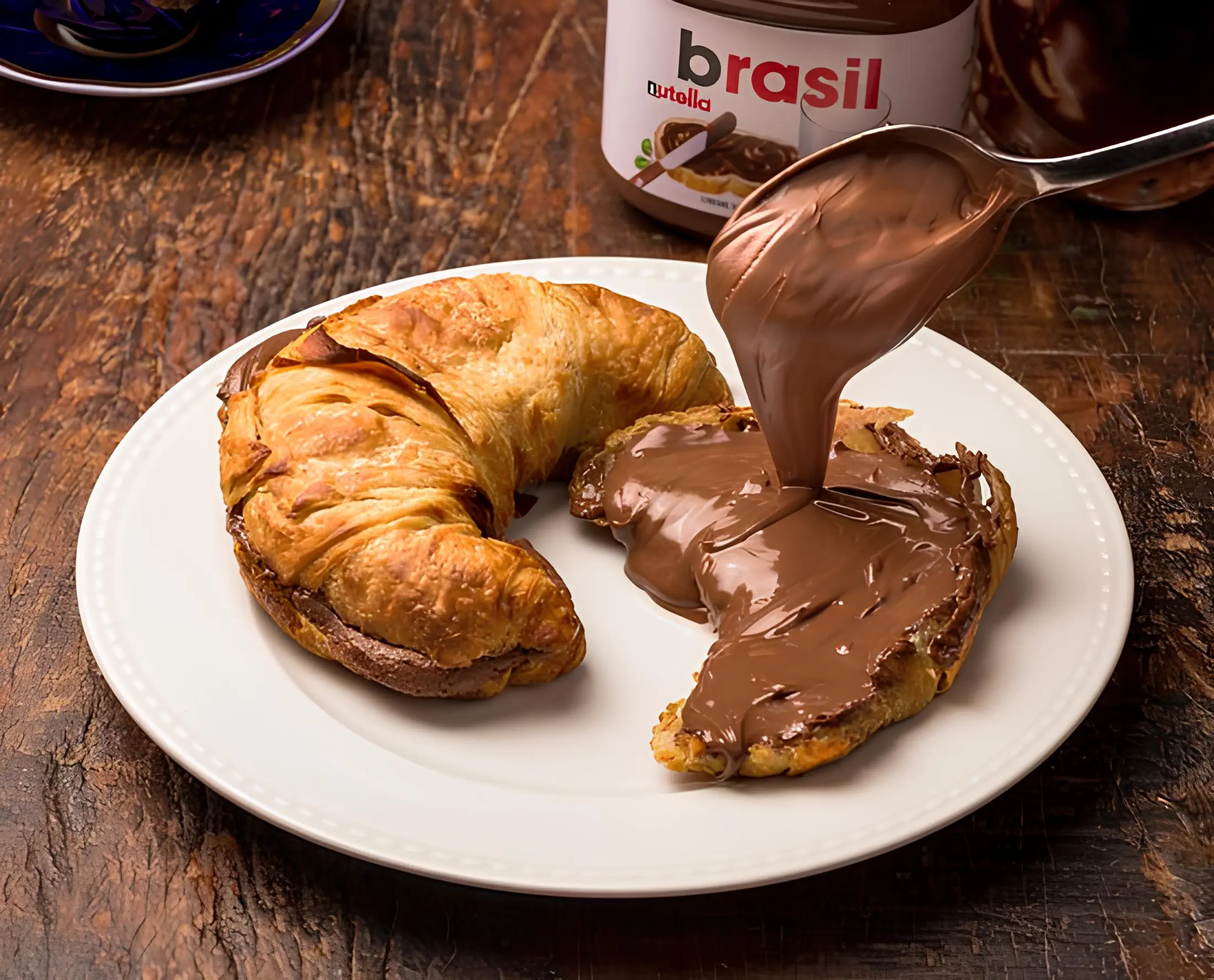 delicioso-croissant-recheado-de-nutella