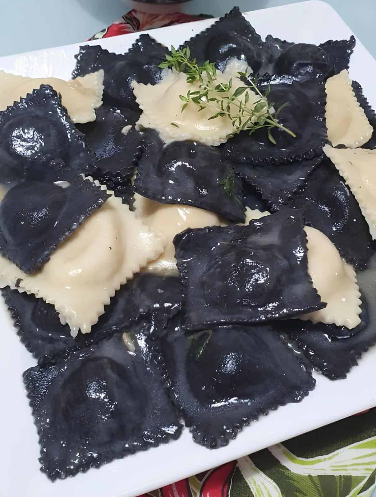 ravioli com tinta de lula