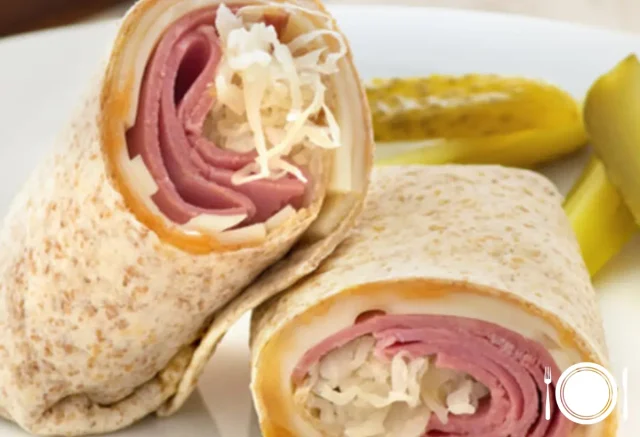 Wrap de Pastrami com Queijo Suíço e Molho de Mostarda: Uma Explosão de Sabor!