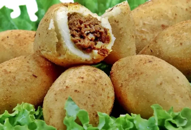 Bolinho de Mandioca com Carne Moída na Airfryer: