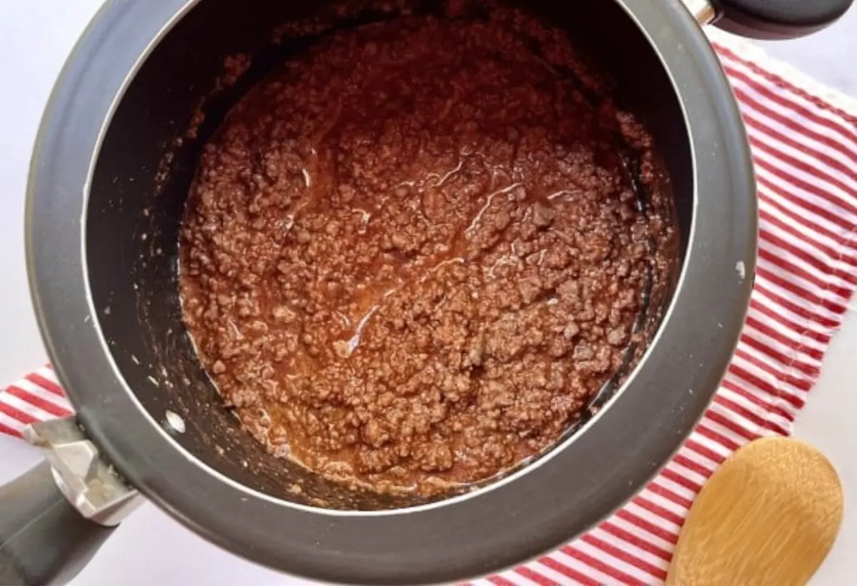 carne moída em uma panela de pressão