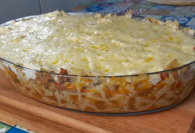 Macarrão no Forno com Carne Moída e Creme de leite: