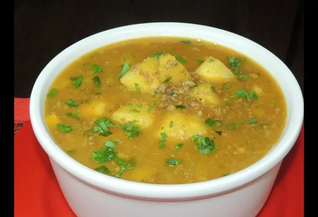 Como fazer Sopa de Mandioca com Carne Moída?