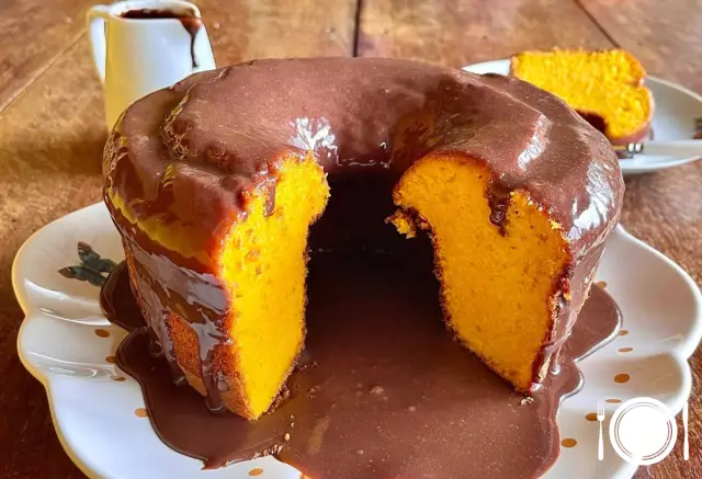 Bolo de Cenoura com Cobertura de Chocolate