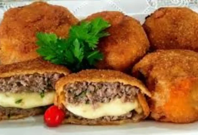 Bolinho de Carne Moída com Queijo na Airfryer