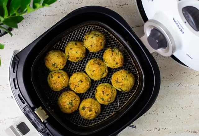 Bolinho de Arroz com Carne Moída na Airfryer