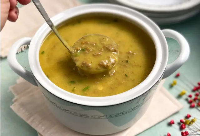 Caldo de Batatas com Carne Moída.