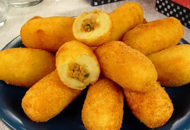 Croquete de Mandioca com Carne Moída