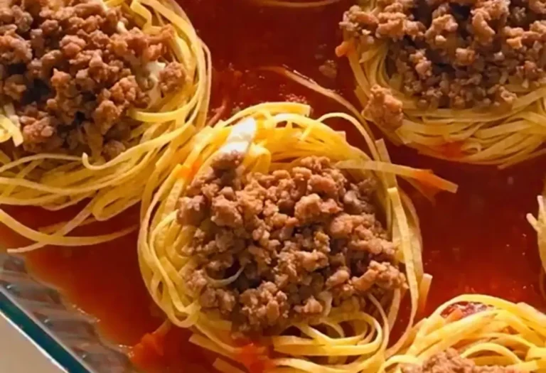 macarrão ninho com carne moída na refrataria