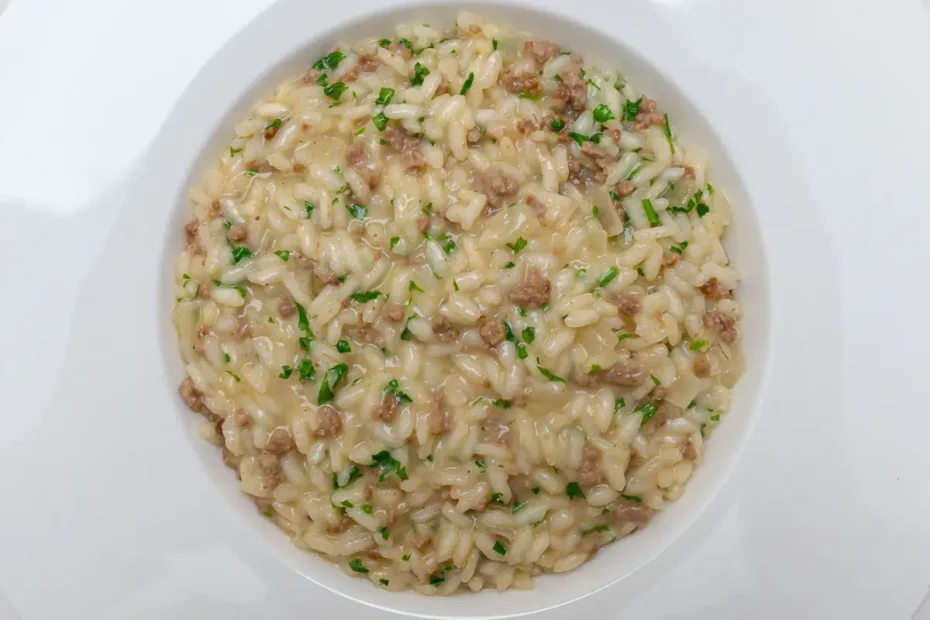 risoto em um prato branco