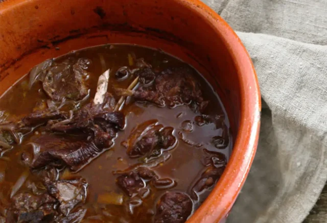 Chanfana à Moda de Semide: Uma Viagem Culinária à Tradição Portuguesa