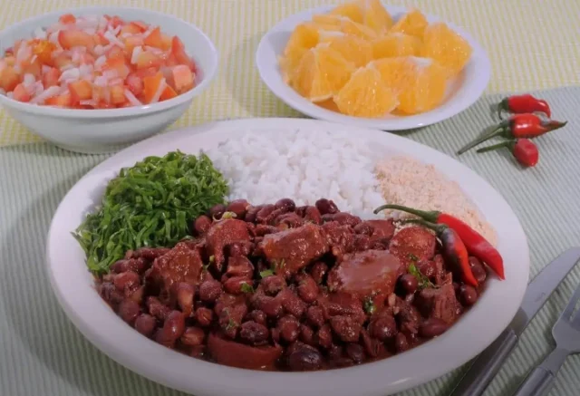 Como fazer Feijoada com Feijão Vermelho Simples?