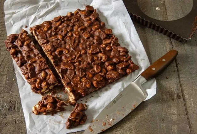 Pé de Moleque de Chocolate: Uma Deliciosa Fusão de Tradição e Inovação