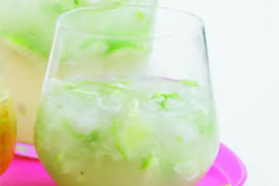 caipirinha em um copo de drink