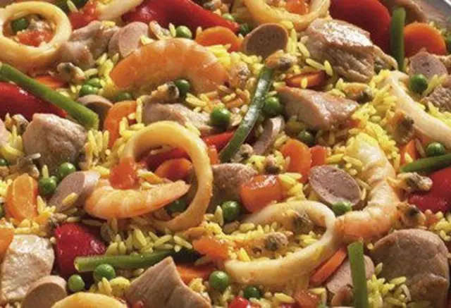 Arroz a Valenciana com Frango e Salsichas