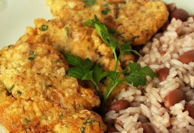 Pataniscas de Bacalhau com Arroz de Feijão