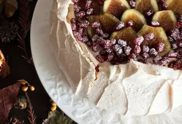 Pavlova de Figo com Creme de Baunilha