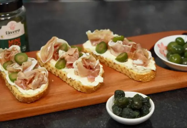 Bruschetta de Figo com Ricota e Mel