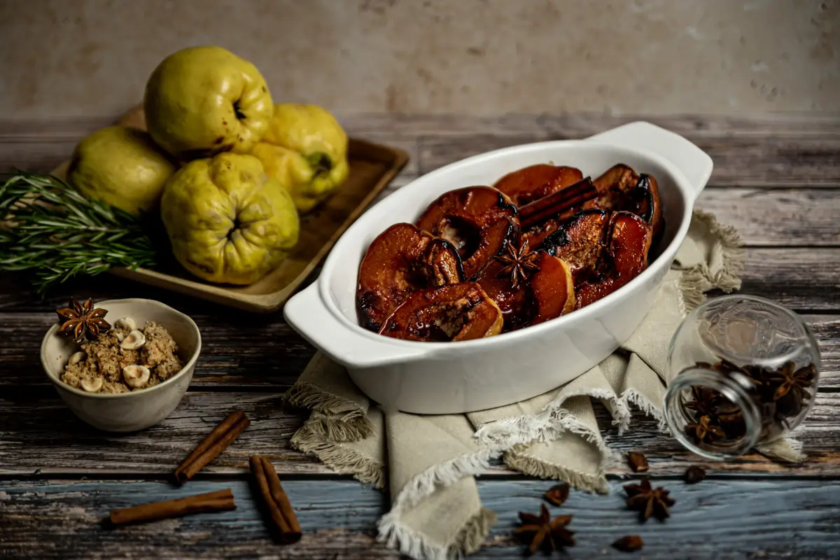 Marmelos assados com calda de vinho do Porto